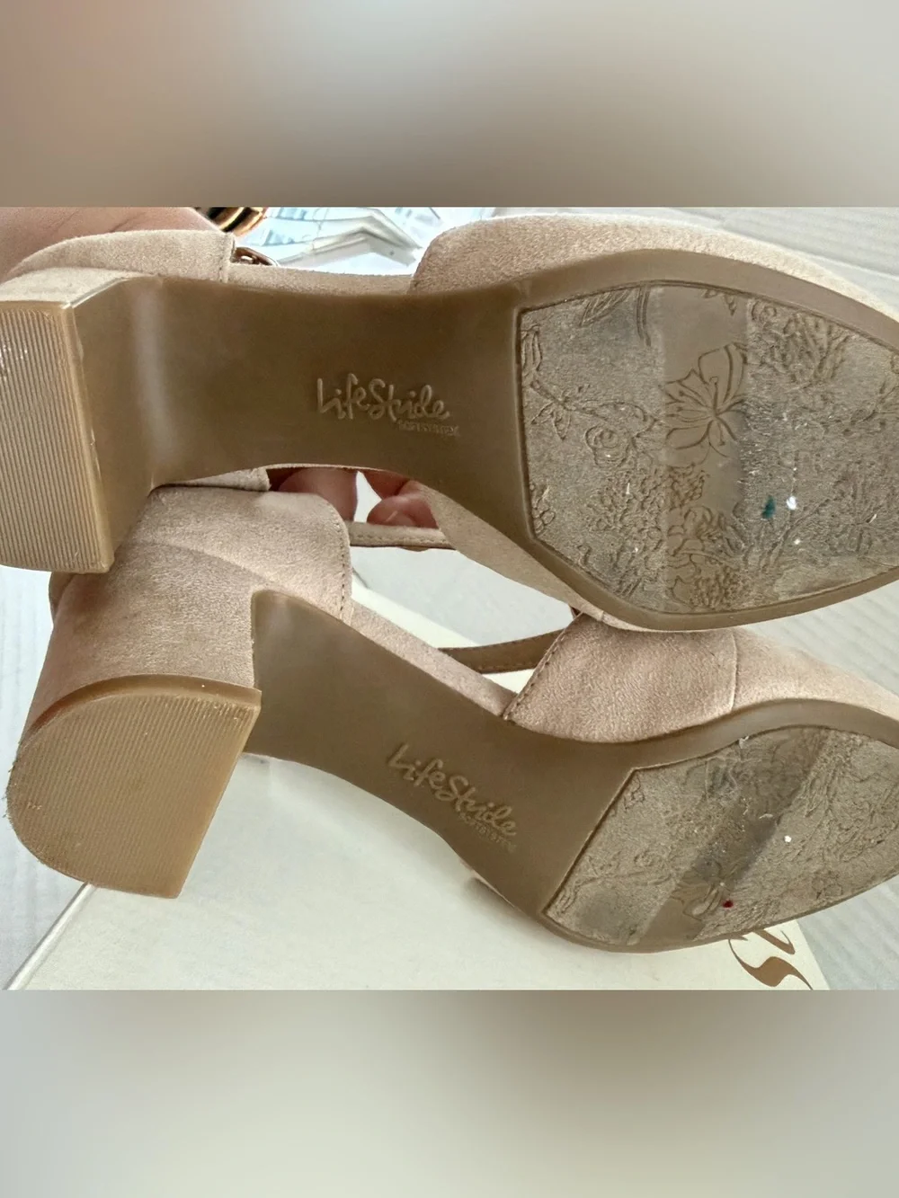 LIFESTRIDE Women's Tracy Strappy Pumps heels Taupe Suede, Size 6